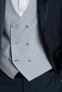 Abo Da Sposo In Grigio Chiaro Design Raffinato Con Rever Abo Da Sposo In Grigio Chiaro Design Raffinato Con Rever