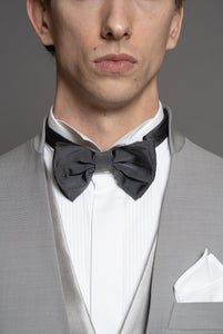 Spencer model tuxedo with Korean collar in super fine wool fabric with light grey micro pattern, single-breasted waistcoat in pearl grey silk satin