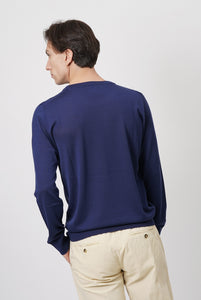 Elektrischer blauer Pullover aus Merinowolle mit Rundhalsausschnitt