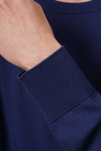Elektrischer blauer Pullover aus Merinowolle mit Rundhalsausschnitt