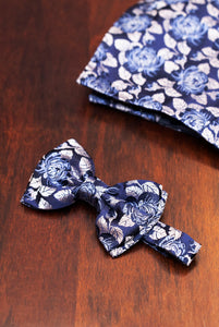 Blaue und graue Jacquard-Seidenfliege mit Blumenmuster