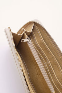 Portemonnaie aus weißem Leder mit gewebtem Print 