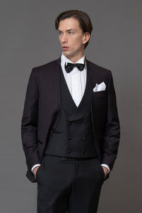 Spencer in lana finissima damascato bordeaux, pantalone in lana finissima con cintura in raso di seta nero