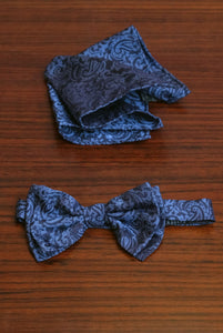 Pochette fantasia jacquard blu tono su tono