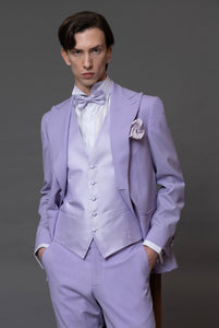 Abito cerimonia un bottone, rever a lancia in lana finissima lilla, pantalone con fibbia di regolazione laterale