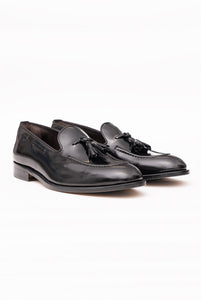 Loafer with tassels in shiny brushed black calfskin
