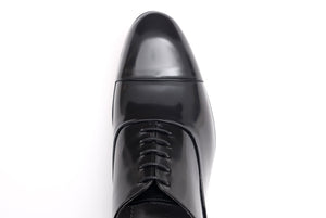 Oxford shoe in shiny black calfskin tapered toe