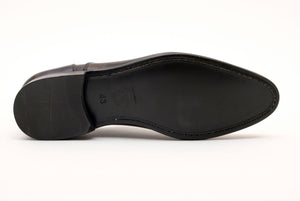 Oxford-Schuh aus dunkelbraunem Kalbsleder, schmal zulaufende Spitze