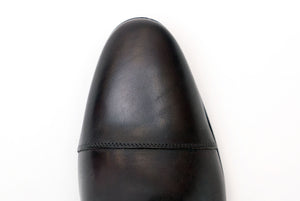 Oxford-Schuh aus dunkelbraunem Kalbsleder, schmal zulaufende Spitze